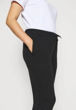 SLIM FIT JOGGERS - Jogginghose - Black -Mode Kleidung 06b525b3088e4d93a82acbc1bc87ceda