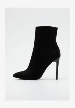 Titelseite -Mode Kleidung 283bc1367ccf44d69926abd913aa1f79