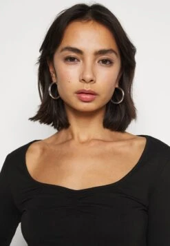 2 PACK - Langarmshirt - Black/white -Mode Kleidung 2bcee622f4464a2ebe7b5a138dcc2abb