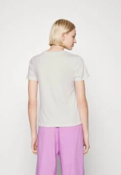 Even&Odd HATTIE TUTTO BENE - T-Shirt Basic - Light Pink 8 Even&Odd HATTIE TUTTO BENE - T-Shirt Basic - Light Pink -Mode Kleidung 3db193666e2a4a5b9d503d1474288d1e