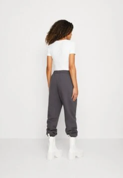 Even&Odd 3 PACK - T-Shirt Basic - White/black/olive -Mode Kleidung 44188ebc6386424292ef7919e3e04579