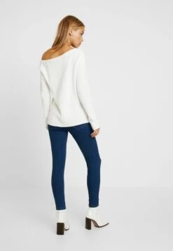 Strickpullover - Off White -Mode Kleidung 4c4764e92af94e45bb7ad0fbe53eb33e