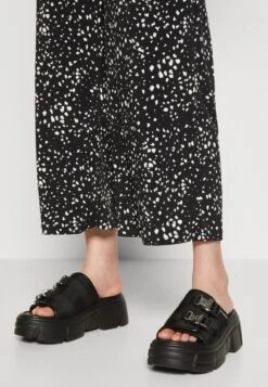 Even&Odd Jumpsuit - Black/white -Mode Kleidung 4cc010655eb541c2a3f6be04998389fe