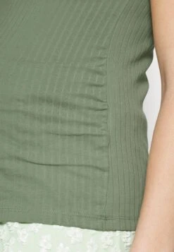 Top - Light Green -Mode Kleidung 4d9ddbb66fd546b7b91f4542b6c9803f