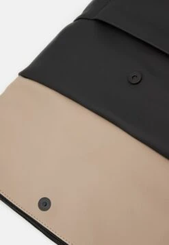 Even&Odd Tagesrucksack - 802 - Black_704 - Beige -Mode Kleidung 5b51eeeb7eaa4ee7bf92e9da7692699e