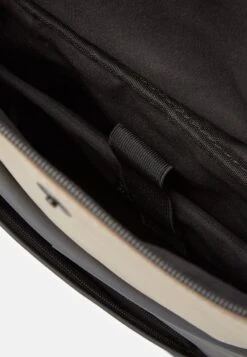 Even&Odd Tagesrucksack - 802 - Black_704 - Beige -Mode Kleidung 6bbf91d94a4b4935b24fc68e536127a7