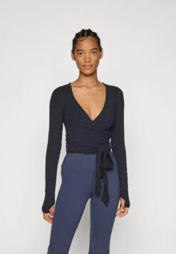 LONG SLEEVE YOGA WRAP TOP - Long Sleeved Top - Black