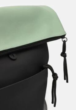 Even&Odd Tagesrucksack - 802 - Black_602 - Green -Mode Kleidung 808084371aa94514817511760cd86904