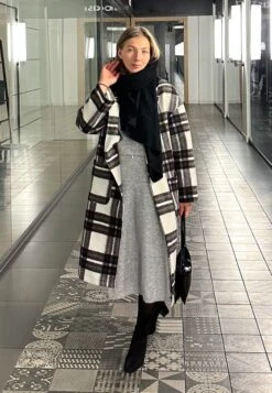 Even&Odd Schal - Black -Mode Kleidung 8437c420c759472d8e3a65f06ba3e258