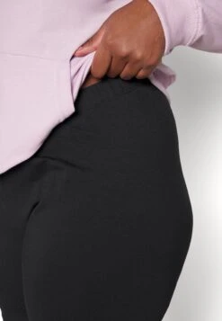 Shorts - Black -Mode Kleidung 8f1cb94e9e1b45c9b27e631544df98d0