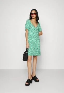 Even&Odd Freizeitkleid - Green/white -Mode Kleidung 95d637c274f04d28bb7737088b9773a1
