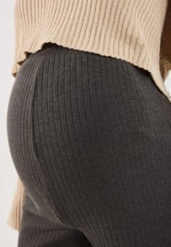 CUT & SEW RIB MATERNITY FLARE LEGGING - Leggings - Dark Grey Melange -Mode Kleidung cb7eb5b4cc8e47a1aa6aec44068e3a7b