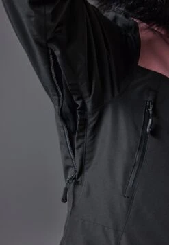 SKI JACKET WITH DETACHABLE FUR HOOD - Ski Jacket - Black/light Pink -Mode Kleidung e0f6dca834a64591baaaf07b52759035