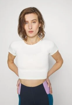 T-Shirt Basic - Cloud Dancer -Mode Kleidung e3dd356c2a0d46778ae7a8e56bc9592d