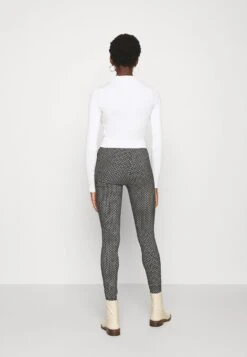 Even&Odd 2 PACK - Strickpullover - Black/white 9 Even&Odd 2 PACK - Strickpullover - Black/white -Mode Kleidung e4ccb4a491b944f8a502c12963fd630b